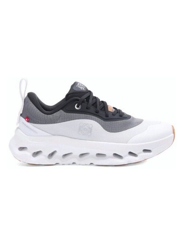 On Running x Loewe – Black & White
