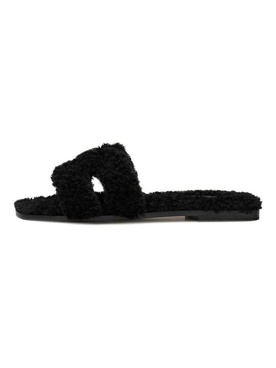 Oran Sandal With Black Fur